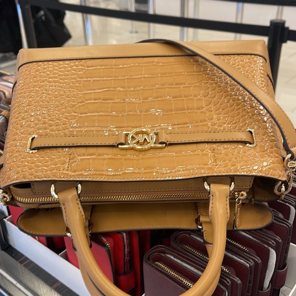 MICHAEL KORS Reed Lg Leather Belted Satchel Crossbody Handbag CZ
Deer Crocodile - Picture 4 of 16